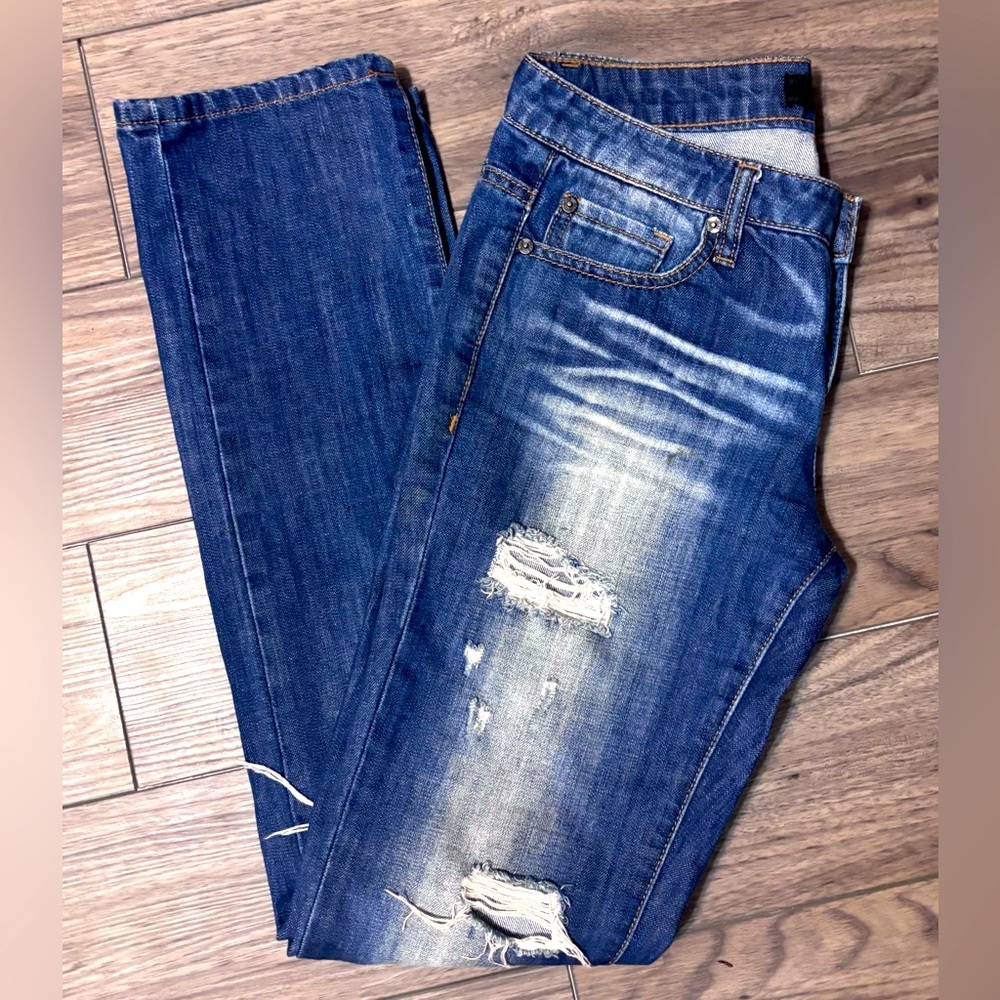 David Kahn Distressed Blue Jeans
Size 26
Like New